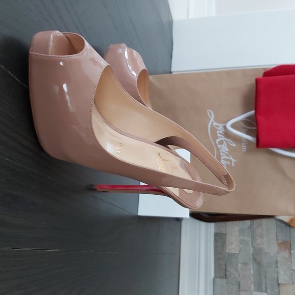 Christian Louboutin  peep-toe pump style shoes - Picture 2 of 4